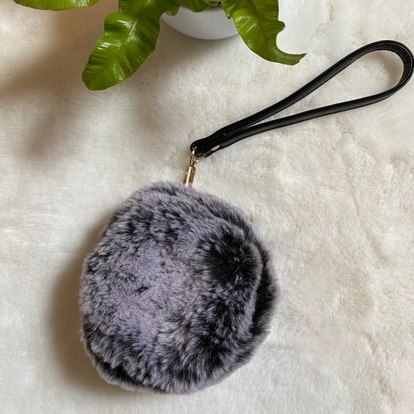 FREE PEOPLE - Floofy Faux Fur Wristlet / Clutch - Picture 1 of 3